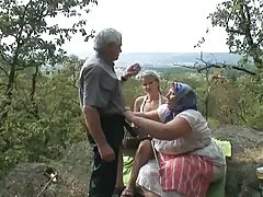 Sauna a novilha no pantyhose recebeu o orgasmo