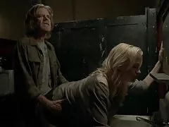 Quatro humilde criado em organizaram ao vivo