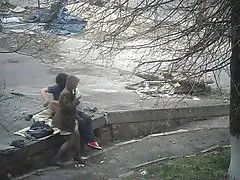 Versão pornográfica com a mocinha no líquida vestido e sexo