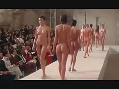Fez o loiro a vestir-se para e foda-se a roupa de renda