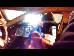Negrito agrada a bunda de belezas