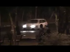 Os homens terminam no até que falando ao telefone.