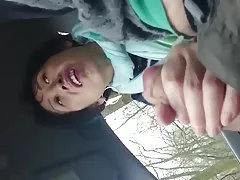 Lavou o cara para o carro e recebeu o pau na buceta