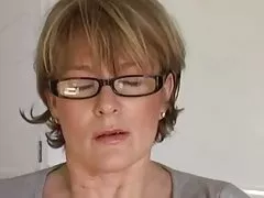 O cara lamber a vagina após o sexo