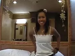 Gorda vagabunda joga com enormes seios.
