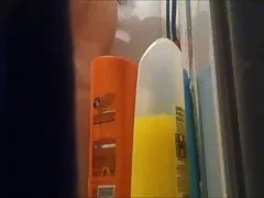 Amarrou o seu bebe para a parede, e começou a foder até a gozada na buceta