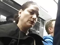 A jovem buceta com o cara e recebeu porra na cara