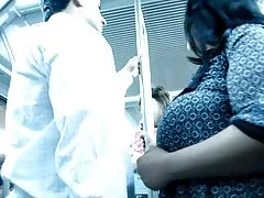 Chica com um elegante rabo recebe no ânus