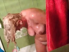 A menina disparou para o cara do vídeo, onde ela com um belo lésbico