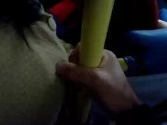 Loira legal chupa o pau do cara do lado de fora