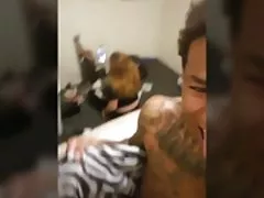 Os negros fritam na bunda