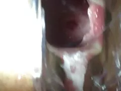 A garota está perto de enfermeira
