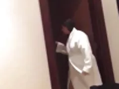 A jovem de e acabaram no rosto de porra