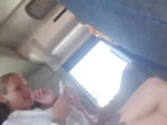 A jovem de sexo e fode com
