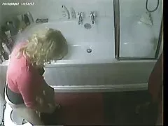 Limpa loira após o banho mamas durante fodas