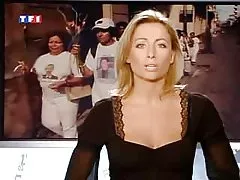 A menina com um grande busto resolveu o cara para transar com seu ponto