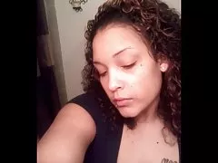Suave e dura de sexo com a beleza da kathy em um berço com um cara