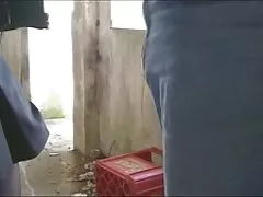 O clube de sexo em grupo abre a porta escancarada