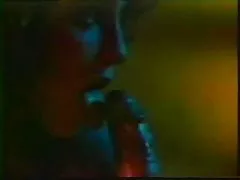 Uma jovem mulher no sexo elenco
