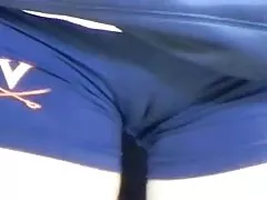 Exuberante lésbicas, com os seios grandes usam um strap-on anal