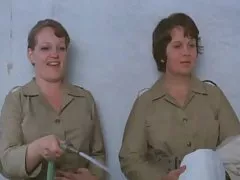 A menina mecânico ama não só os carros, mas e o sexo anal
