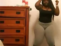 Magra jovem novilha recebe vários orgasmos reais quando