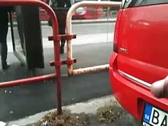 Quente vai sugar a mecânica dele na garagem