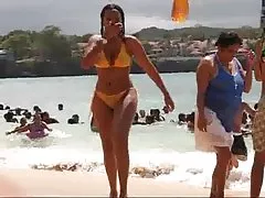 Kendra striptease para o rapaz e ele no sexo anal