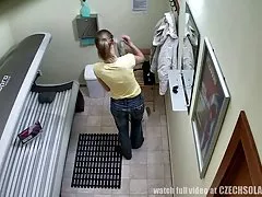 Decidiu ajudar e sentou no pau