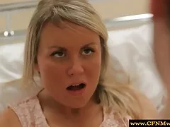 Domina no corpete gosta de foder a bunda águia