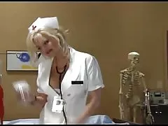 Tatuado trans pegou o pau grande para para masturbar