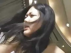 Sentou-se em um membro em todo o comprimento do