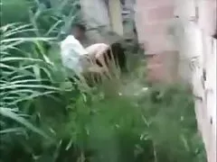Uma jovem russa problemas com os seios grandes foda na bunda loira
