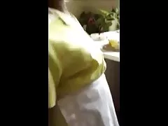 Boquete de primeira pessoa tornou-se uma experiência agradável para um jovem loira