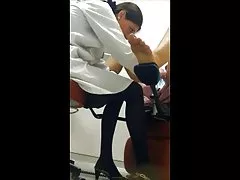 Madura de senhora precisa de um jovem membro