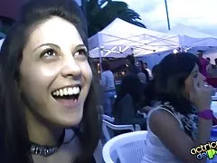 Magra morena aprecia quando o cara levar porra na cara