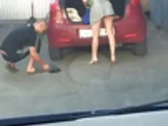 O vizinho anda a nós para ser fodida