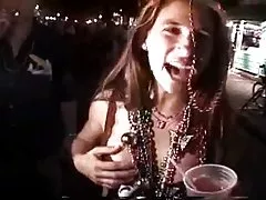 De niro gozada entre os seios morenas