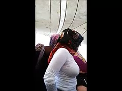Louco no chão com um