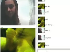 O menino plantou uma sobre o pênis