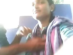 Filmagens de um pornô, onde a porra de uma menina e um cara da fila