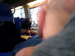 Maduro baba em um iate, uma jovem loira fodendo na cozinha