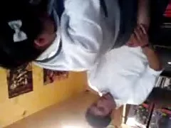 O careca poderosamente transa de uma moça bonita